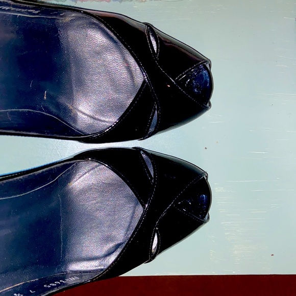 Stuart Weitzman Sashay Black Soft Patent in M 7.5 - Picture 10 of 11